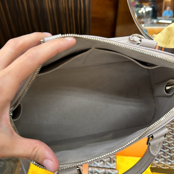 Louis Vuitton Alma PM Lilac Nacre - Picture 4 of 9